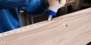 چگونه چسب چوب رقیق می شود؟