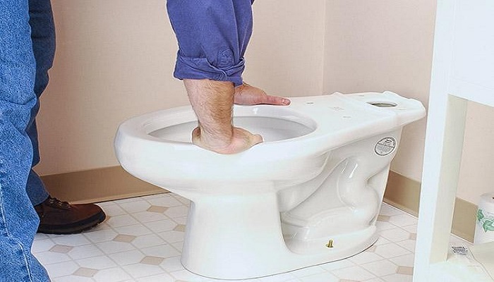 نصب توالت فرنگی بدون پیچ- چسب سنتر