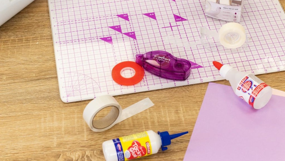 استفاده از چسب در ساخت کاردستی